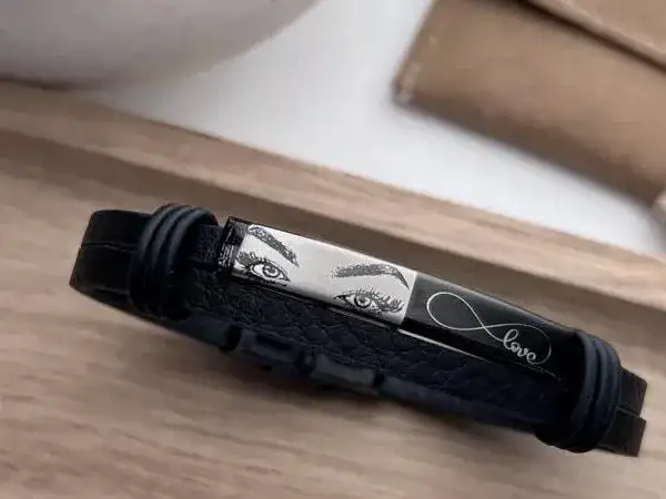 Najlepsze pomysły na grawer na bransoletce, które wzruszą każdego