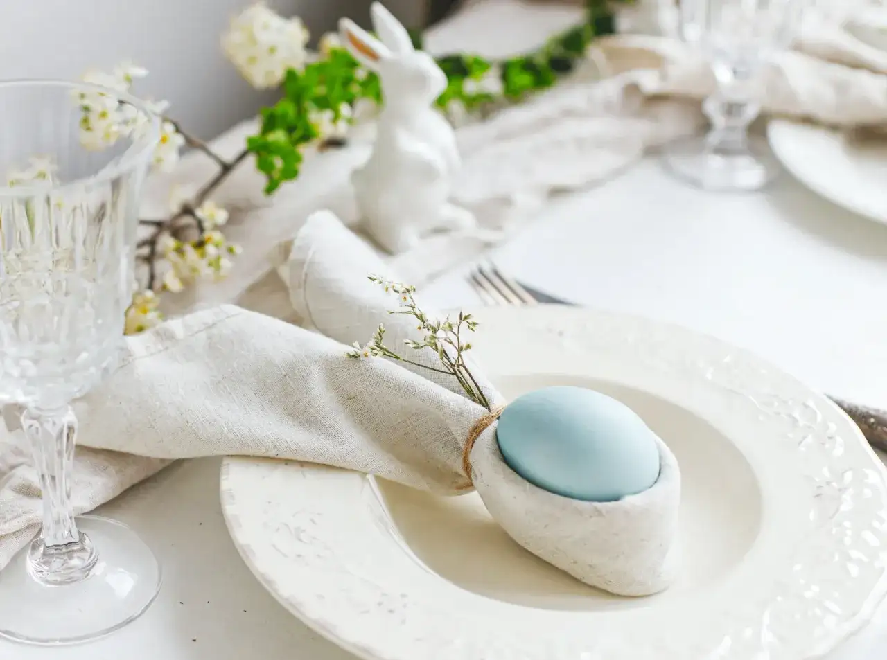 Jak zrobić samodzielnie stroiki wielkanocne - proste pomysły i materiały