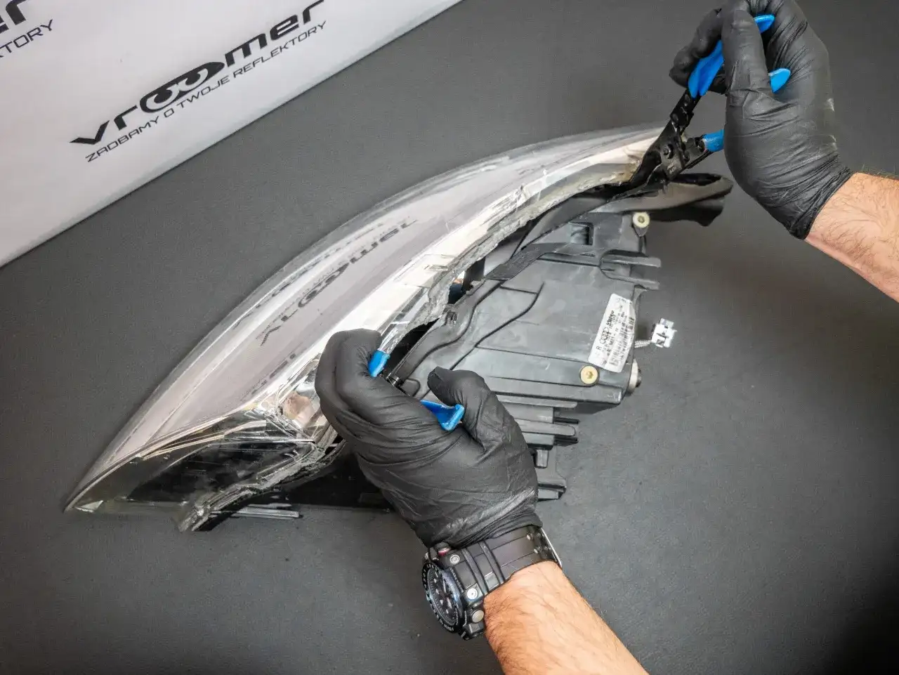 Parująca lampa? Skuteczna naprawa klosza i uszczelnienie