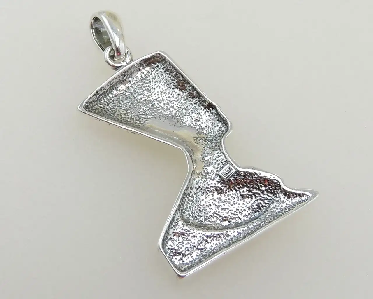 Nefretete wisiorek znaczenie: odkryj tajemnice piękna i mocy