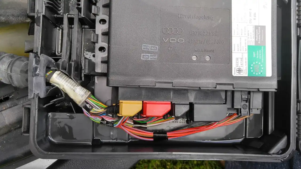 Gdzie jest moduł komfortu Audi A6 C6? Lokalizacja i dostęp
