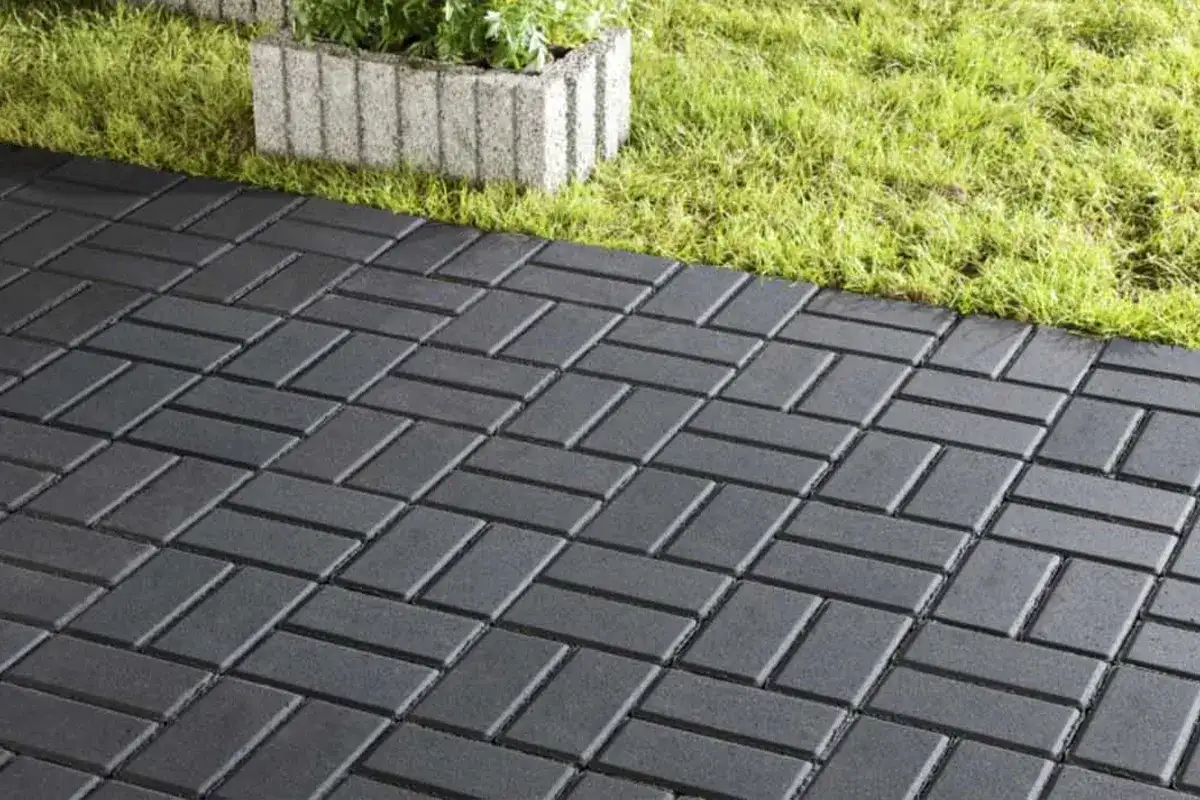 Czy można pomalować kostkę brukową? Oto co musisz wiedzieć przed malowaniem