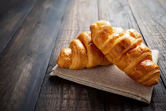 Ile kalorii ma croissant? Zaskakujące fakty o jego wartości energetycznej
