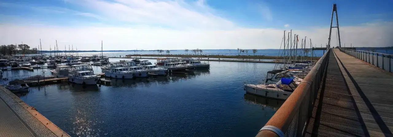 Gdzie zjeść w Giżycku? Odkryj najlepsze lokale na Mazurach