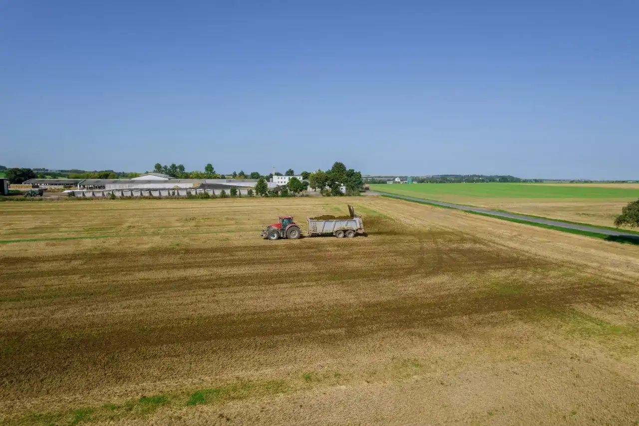 Jak skutecznie zgłosić na policję rolnika wywożącego gnój niezgodnie z prawem