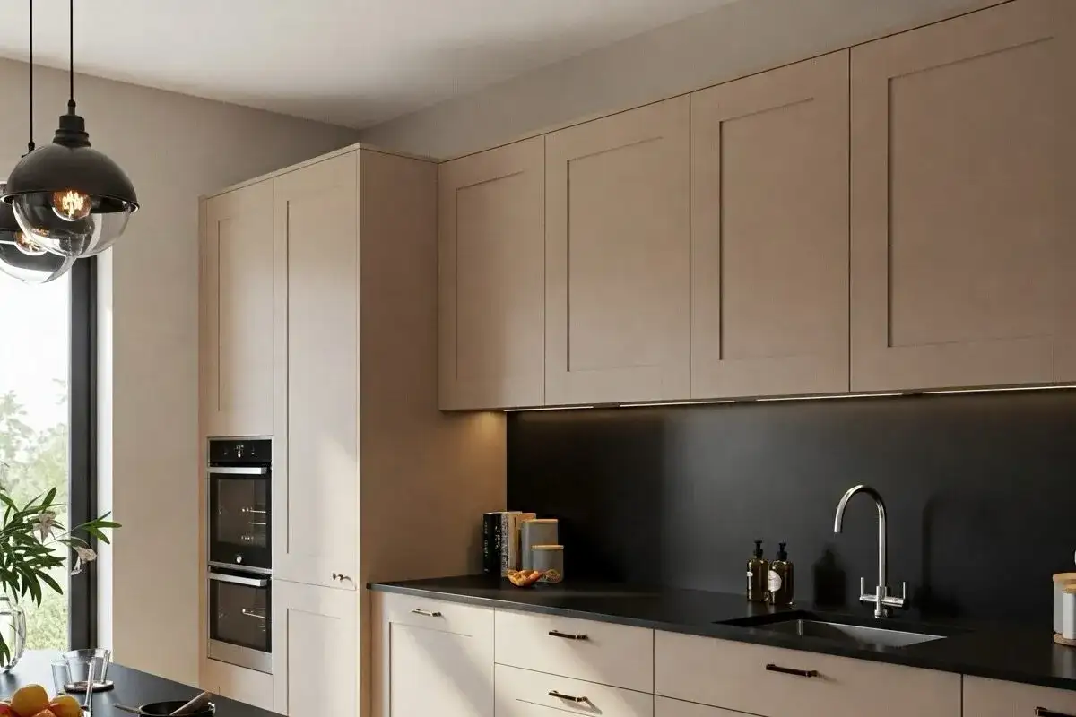 Czarny lacobel w kuchni: elegancki design i praktyczność