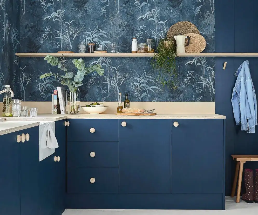 Jak wykończyć ścianę w kuchni? Modne i praktyczne rozwiązania 2026