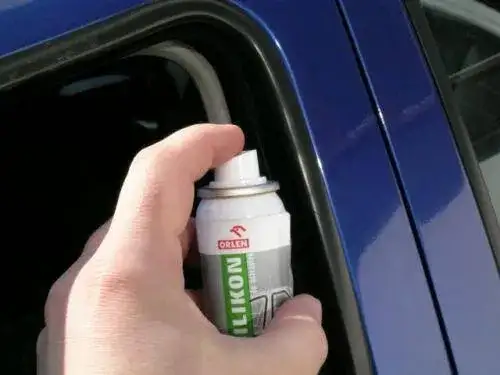 Jak podnieść szybę elektryczną w samochodzie i uniknąć problemów