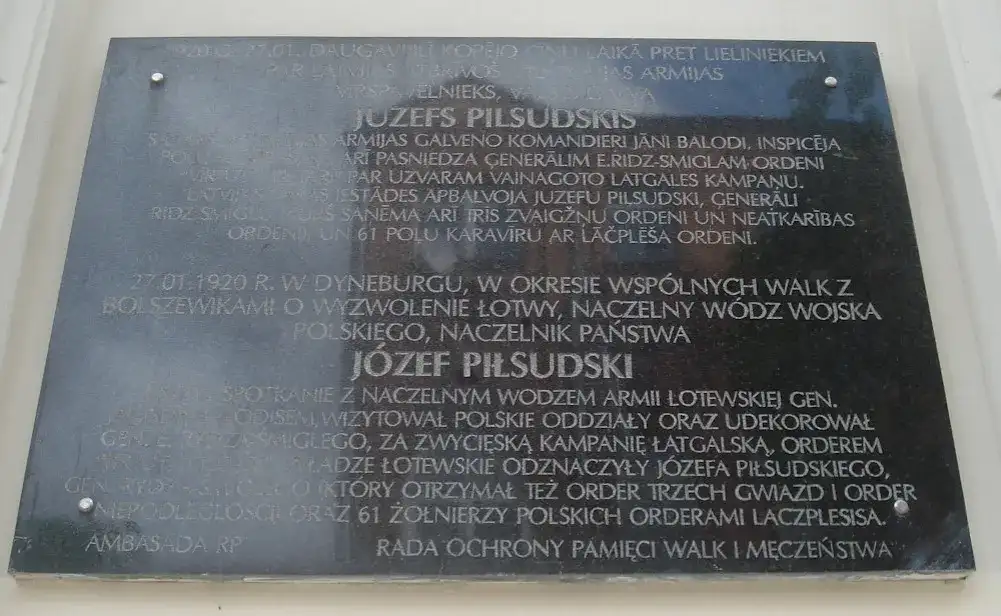 Zapomniana tablica upamiętniająca Józefa Piłsudskiego: historia i lokalizacja