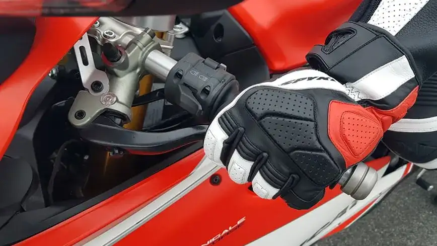 Ile wytrzymuje sprzęgło w motocyklu? Poznaj kluczowe czynniki wpływające na trwałość