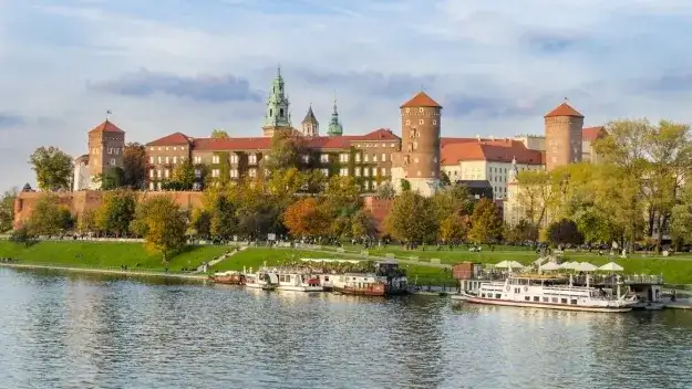 Zamek królewski w Krakowie: odkryj jego fascynującą historię i atrakcje