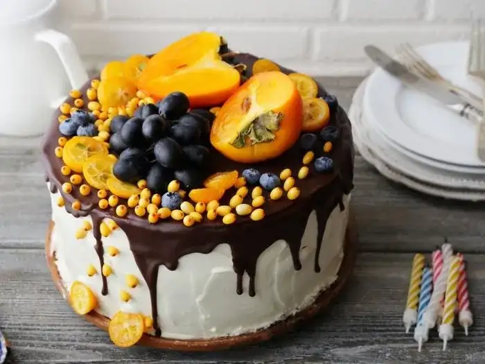 Jak ozdobić tort w domu - proste i kreatywne pomysły na dekorację