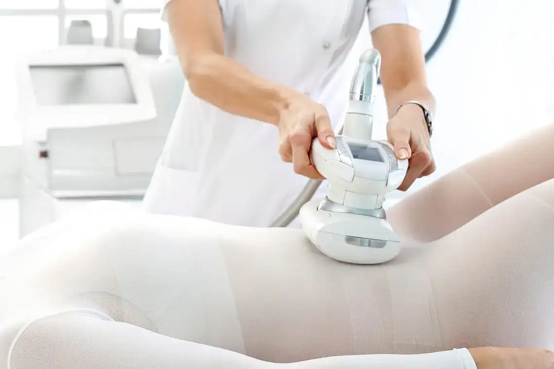 Endermologia: Co to? Efekty, wskazania, przeciwwskazania i ceny