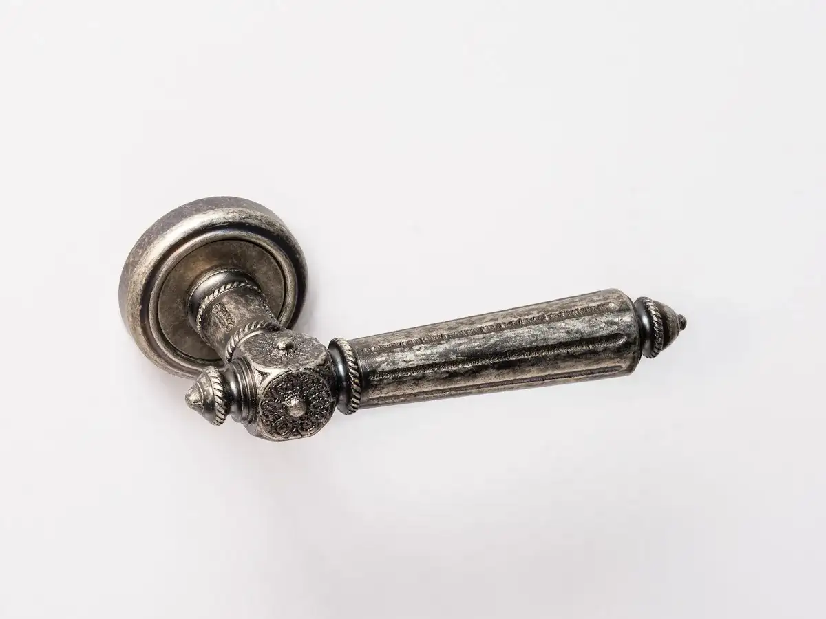 Klamki retro do drzwi zewnętrznych: 7 stylowych propozycji