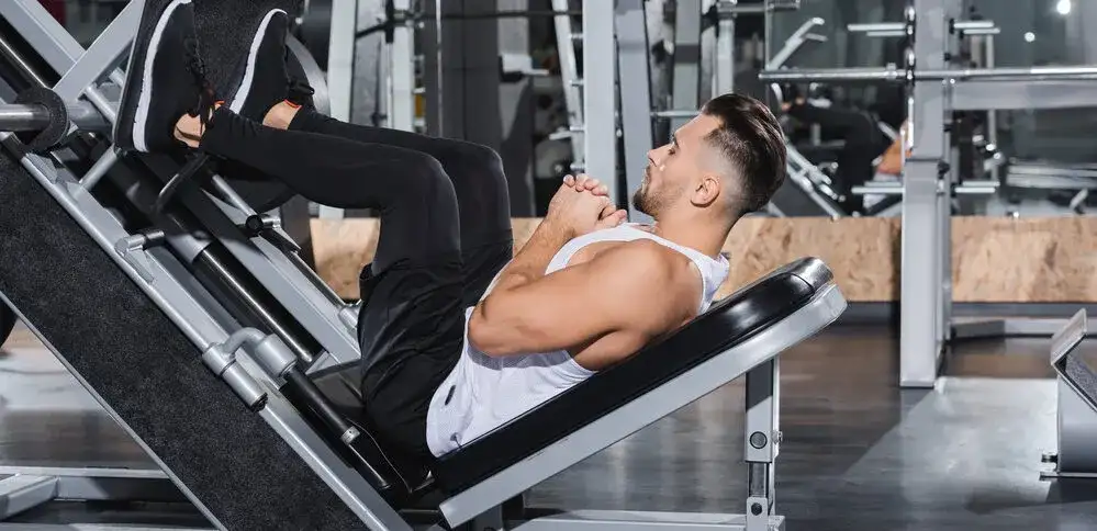 Jak ćwiczyć na siłowni? Twój plan na bezpieczny i efektywny start