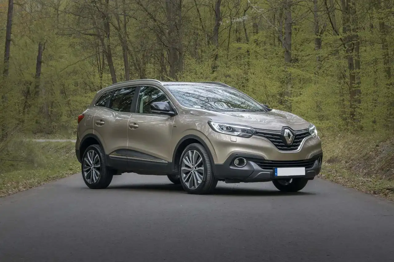 Jak nakładać twardy wosk na samochód, aby uniknąć błędów i uzyskać blask