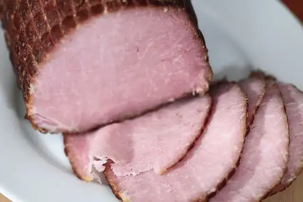 Wędliny świeże dłużej? Poznaj sprawdzone triki przechowywania!