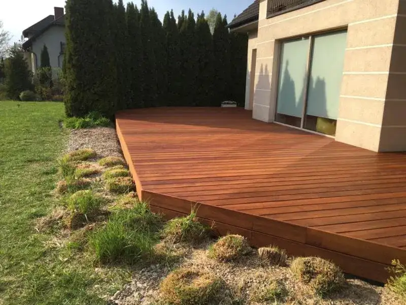 Jak wykonać taras drewniany na gruncie - krok po kroku bez błędów