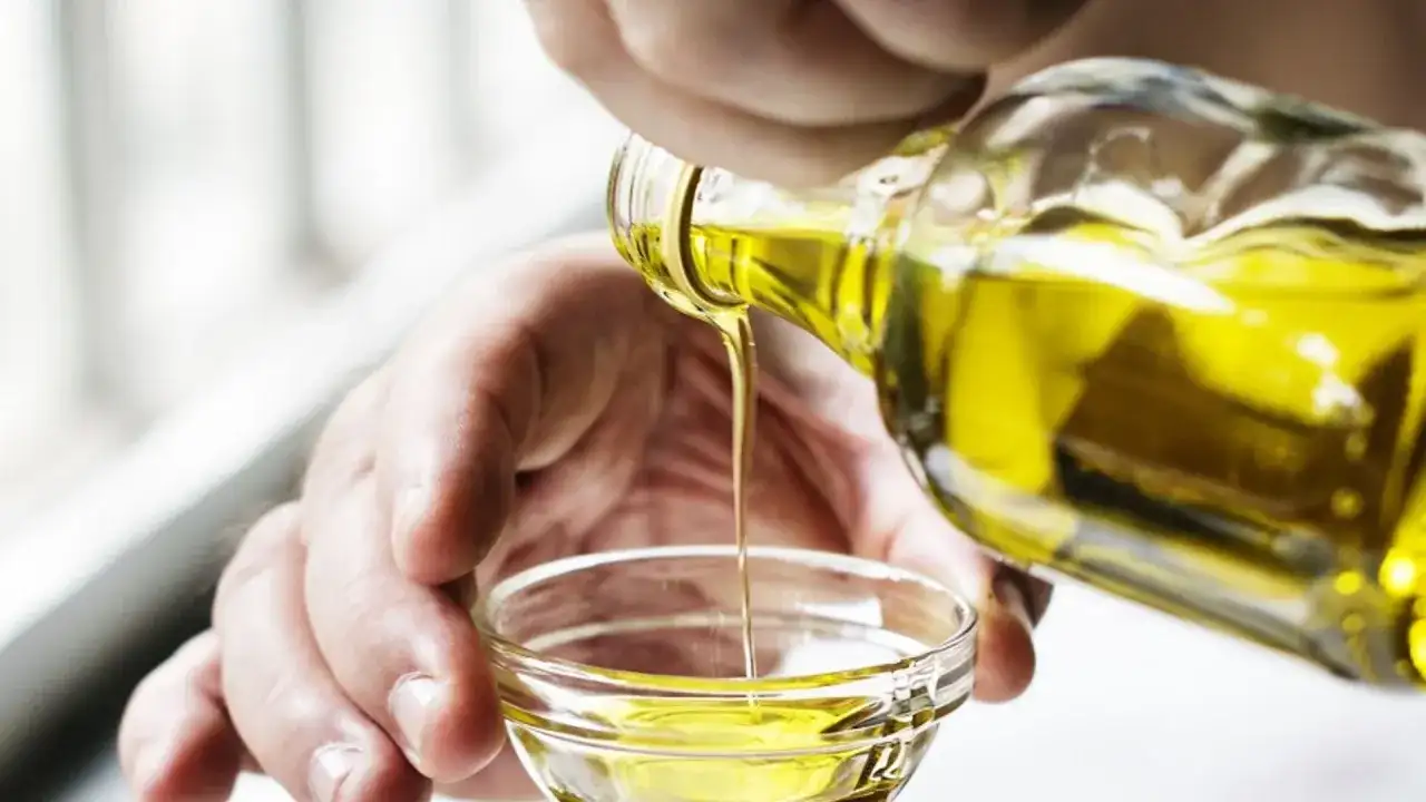 Ile oliwy z oliwek pić dziennie? Klucz do zdrowia serca i jelit
