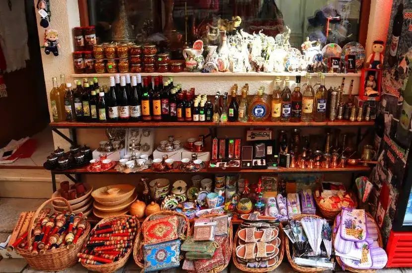 Najlepsze pamiątki z Czarnogóry, które warto przywieźć z podróży