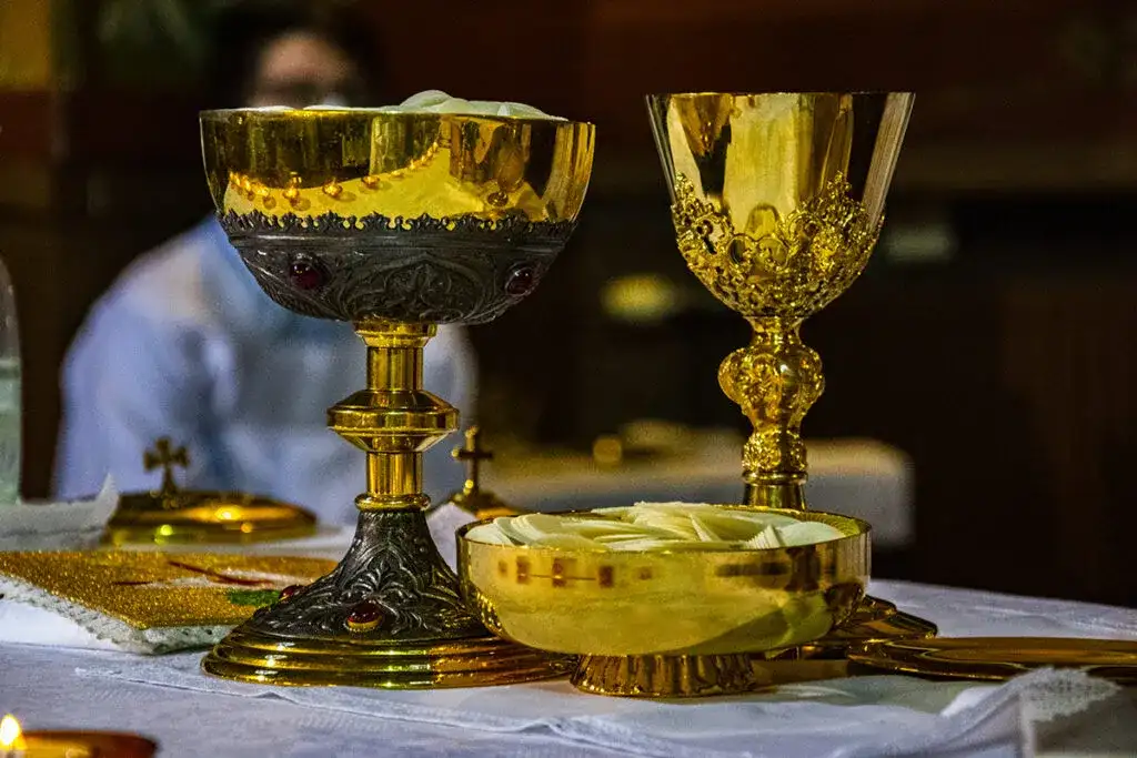 Msza sobotnia jako niedzielna – od której godziny można uczestniczyć?