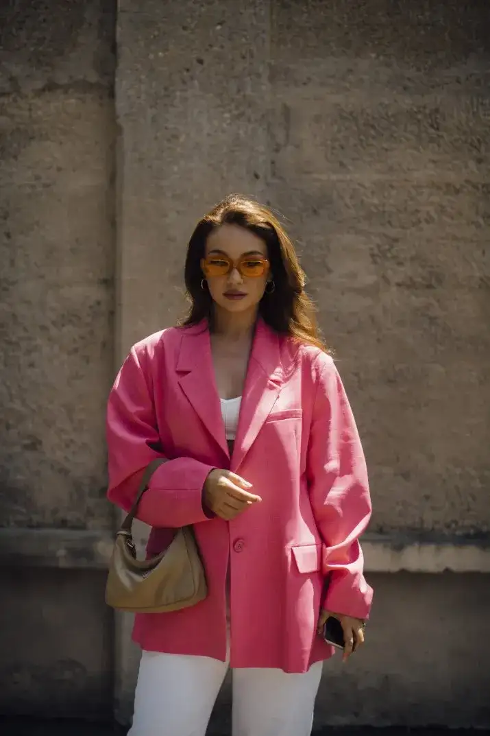 Co to styl vintage? Odkryj jego cechy i jak go nosić w modzie