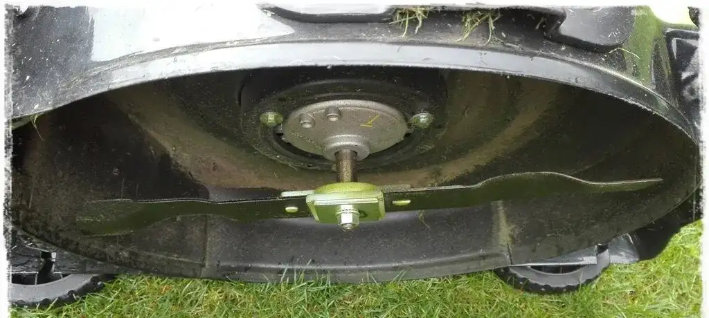 Jak założyć nóż do kosiarki - proste kroki, które musisz znać