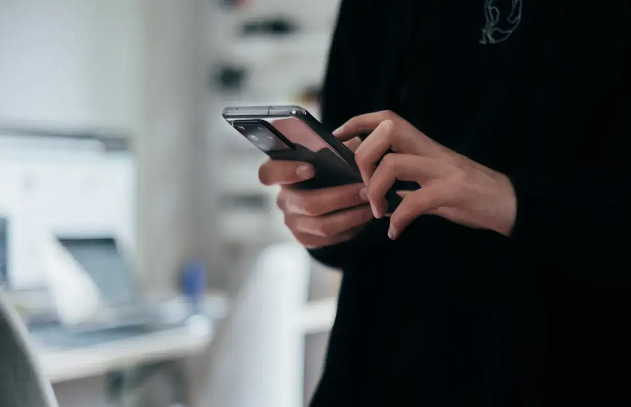 Ekran w kieszeni przestał zaskakiwać: co dalej ze smartfonami