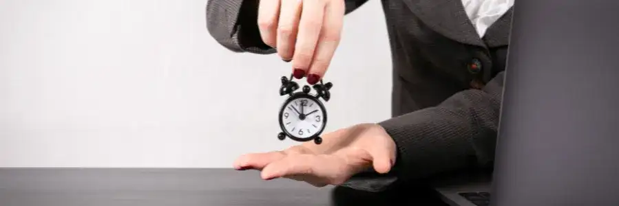 Praca po studiach podyplomowych: Jak zwiększyć swoje szanse na rynku pracy