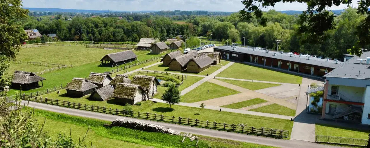 Skansen Karpacka Troja - odkryj fascynującą historię i atrakcje