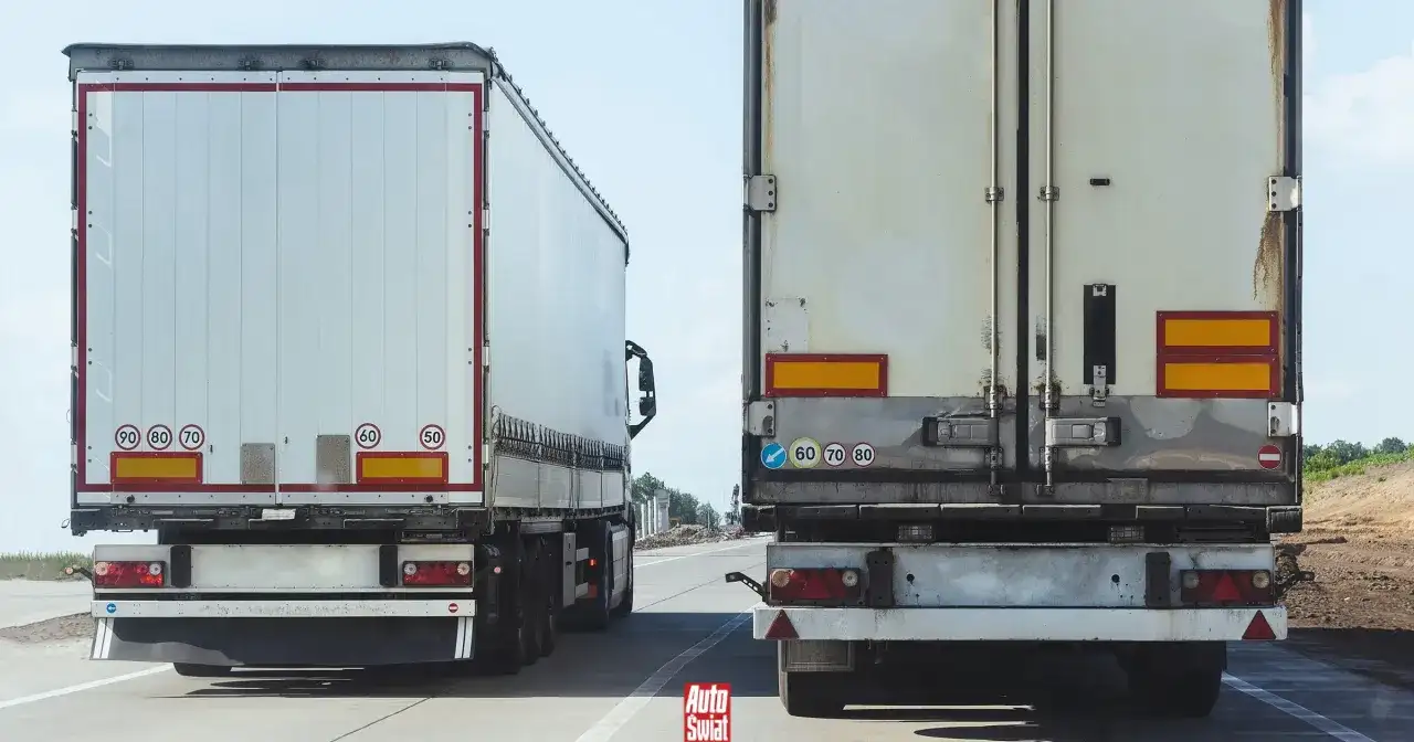 Naklejki prędkości na naczepach: Obowiązek? Przepisy PL i UE