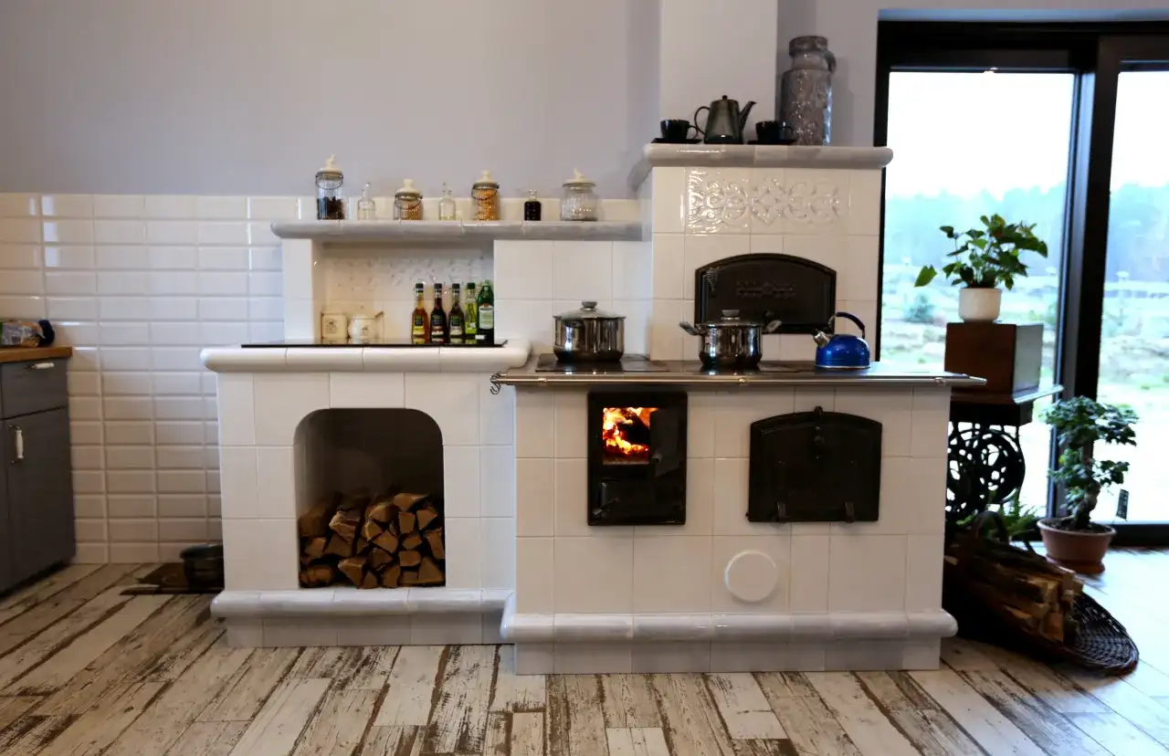 Kuchnia kaflowa z piekarnikiem: tradycja i funkcjonalność w domu