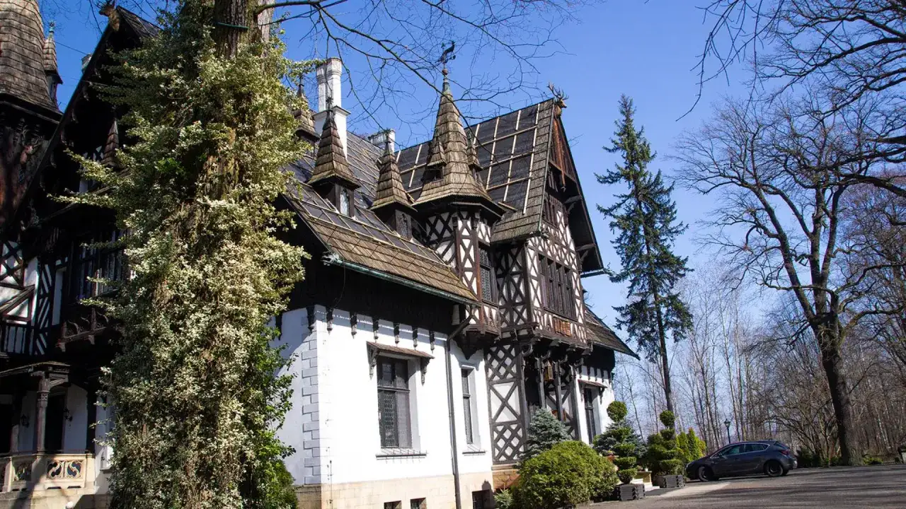 Zamek w Promnicach: historia, zwiedzanie i praktyczne informacje dla turystów