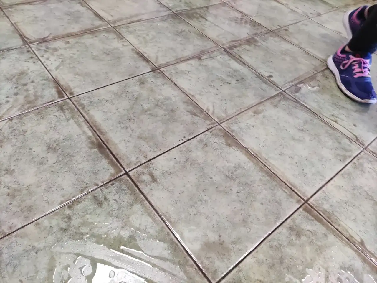 Fuga epoksydowa bez smug? Poradnik krok po kroku!