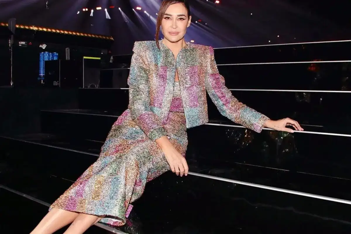 Falda lentejuelas Stradivarius: Guía para combinarla de día y noche