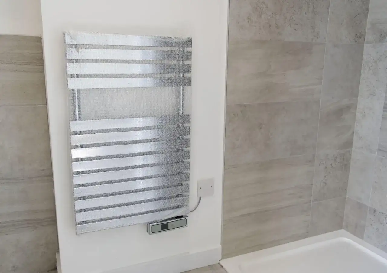 Grzejnik elektryczny do łazienki: co mówią na forum? Uniknij błędów!