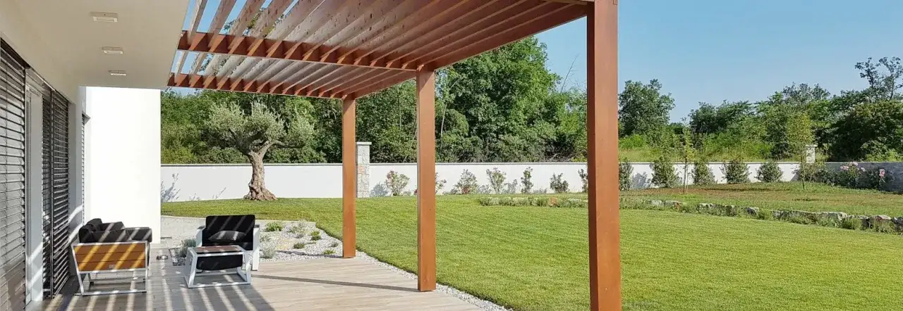 Ile kosztuje pergola tarasowa? Poznaj ceny i ukryte koszty