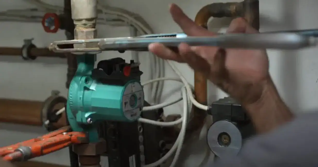 Prawidłowy montaż pompy CO: Poradnik eksperta. Uniknij błędów!