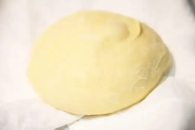 Gotowanie bez bałaganu? Wyrabianie ciasta drożdżowego mikserem