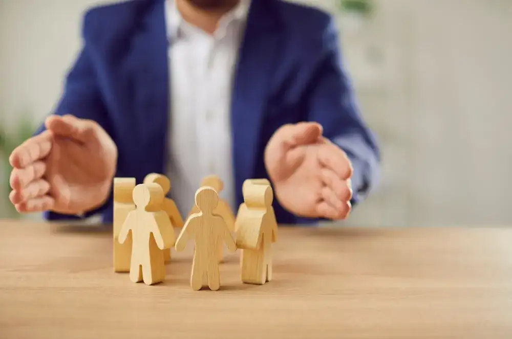 Nadzór nad spółdzielnią: Kto kontroluje zarząd i chroni Twoje prawa?