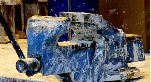 Jakie imadło do warsztatu wybrać, aby uniknąć błędów?