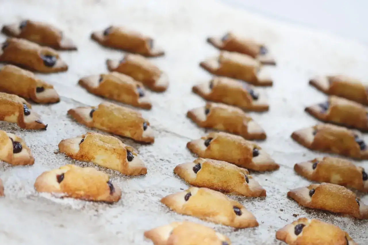 Gdzie kupić ciastka kreolskie? Najlepsze sklepy i opcje dostawy online