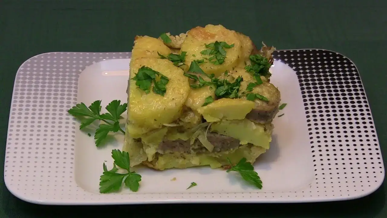 Jak przygotować pyszną zapiekankę z białą kiełbasą w prosty sposób