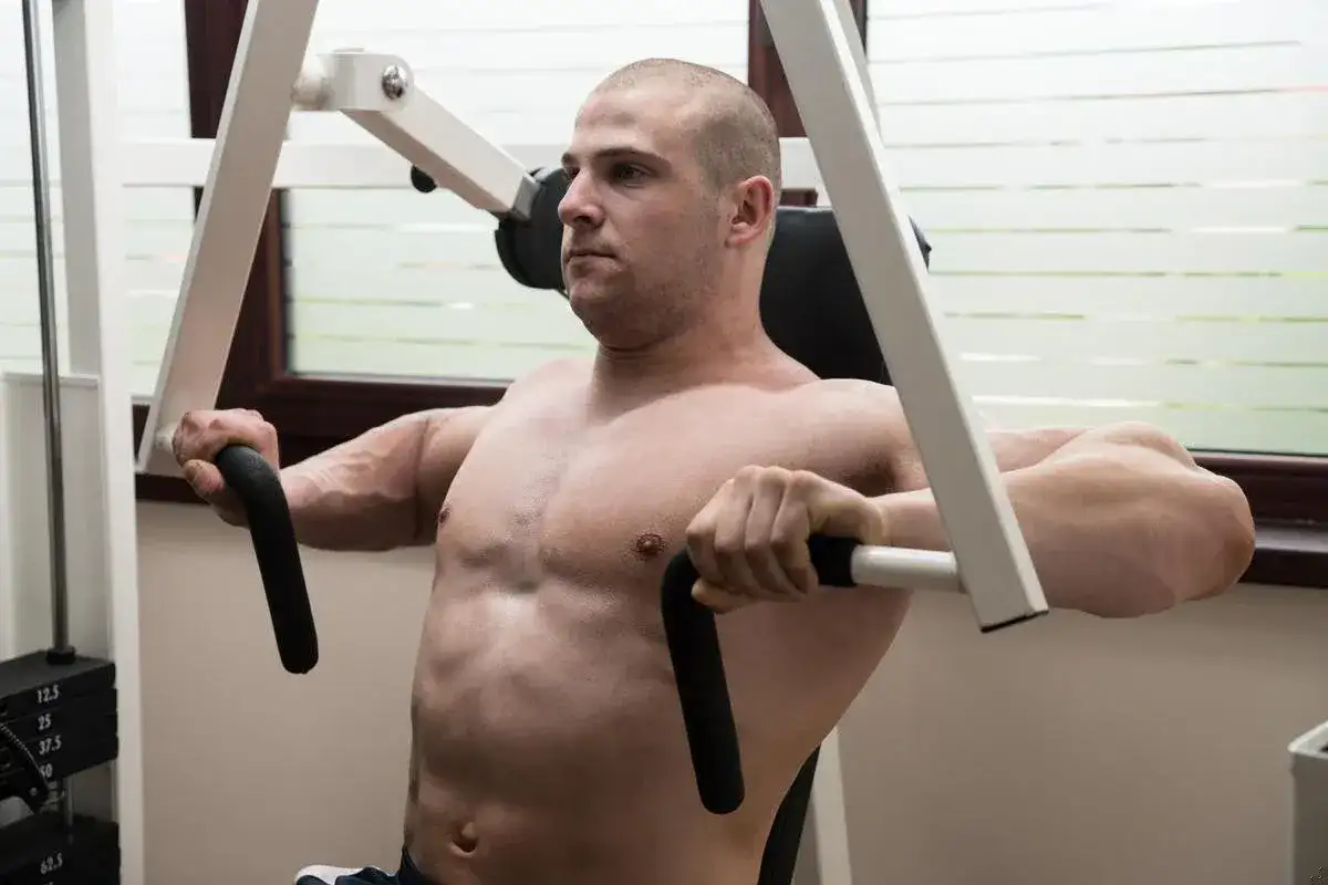 Jakie ćwiczenia na klatkę piersiową skutecznie zwiększą masę mięśniową
