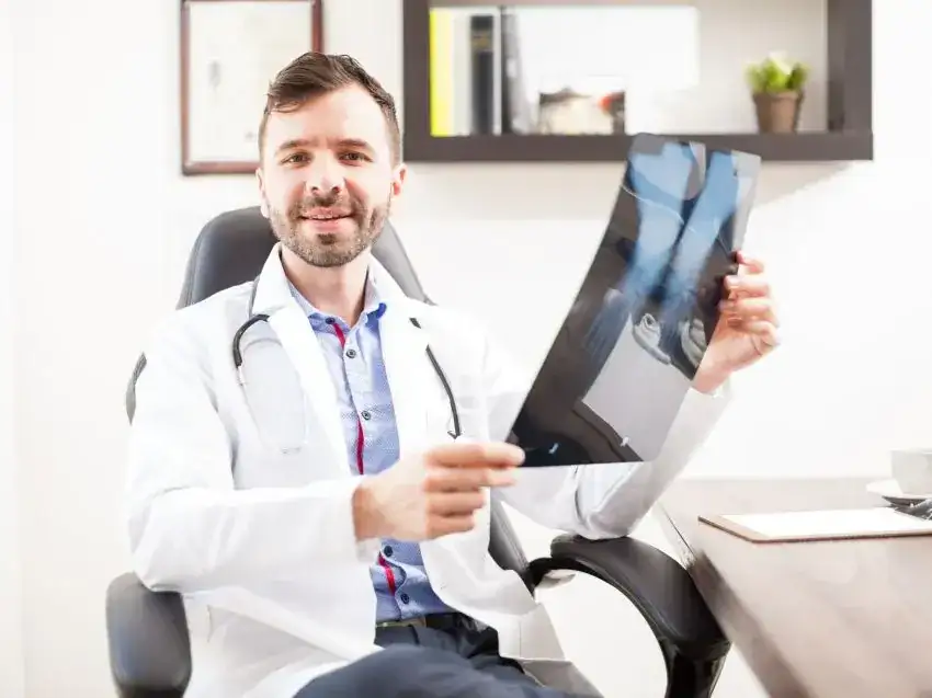 Czy ortopeda zajmuje się kręgosłupem? Poznaj odpowiedzi na swoje wątpliwości