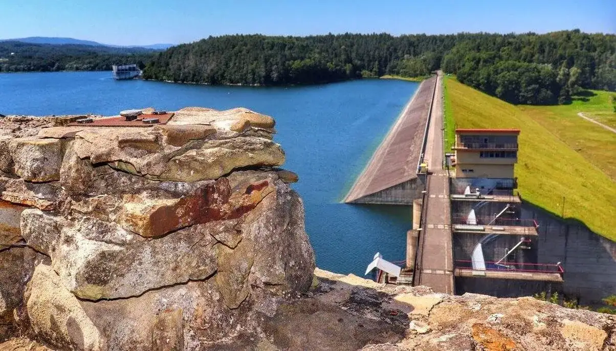 Jezioro Dobczyckie: Zamek, zapora, rejsy. Niezapomniany weekend?
