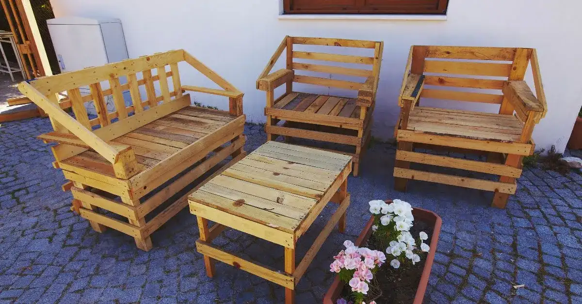 Meble ogrodowe DIY: Jak zrobić tanio i efektownie? Przewodnik