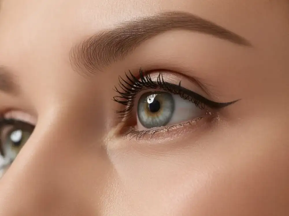 Pogrubienie rzęs: Skuteczne metody i triki dla efektu WOW