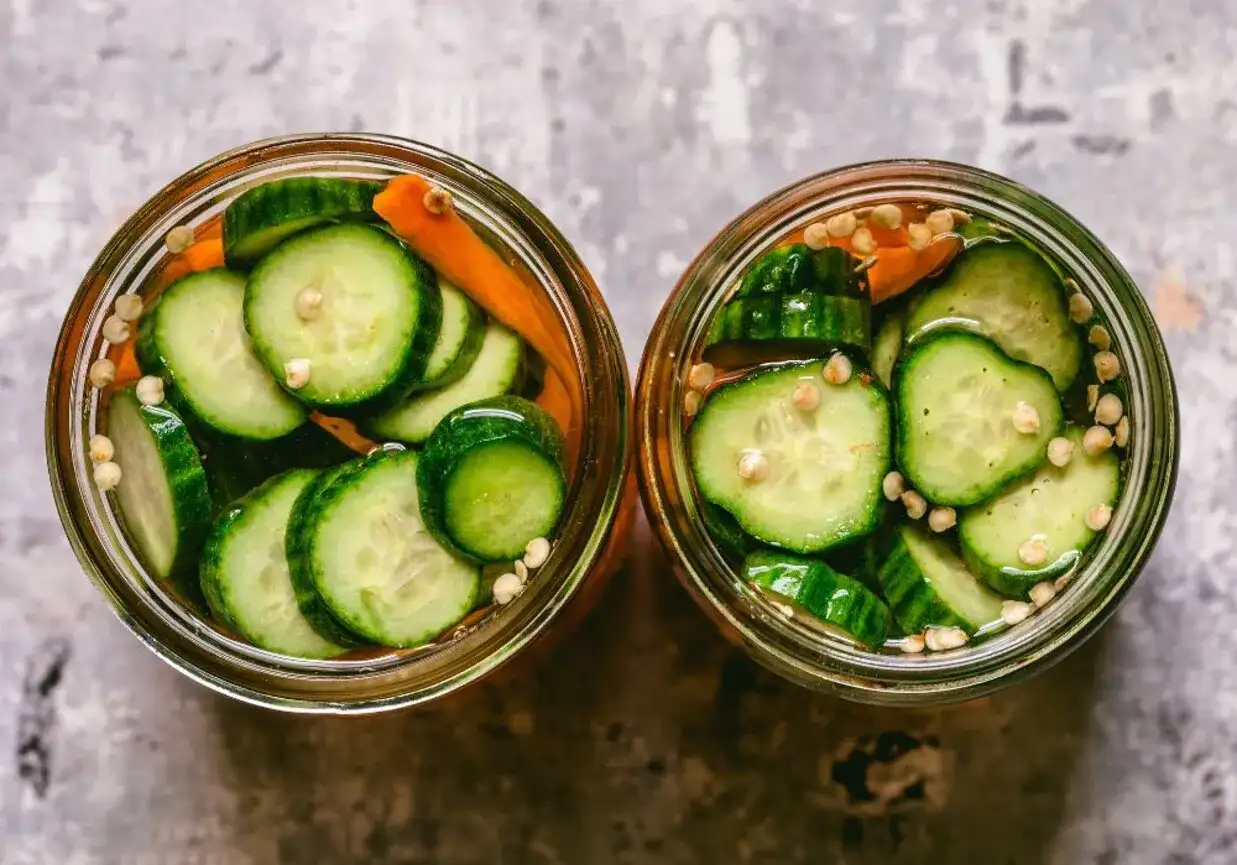 Jak zrobić sałatkę z ogórków - prosta i pyszna receptura na lato