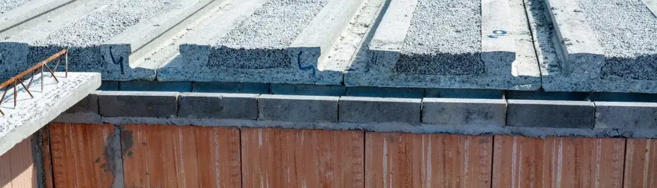 Strop teriva czy żelbetowy koszty - co wybrać, by zaoszczędzić?